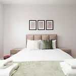 2 Bedroom Flat Near Tottenham Hotspur Stadium