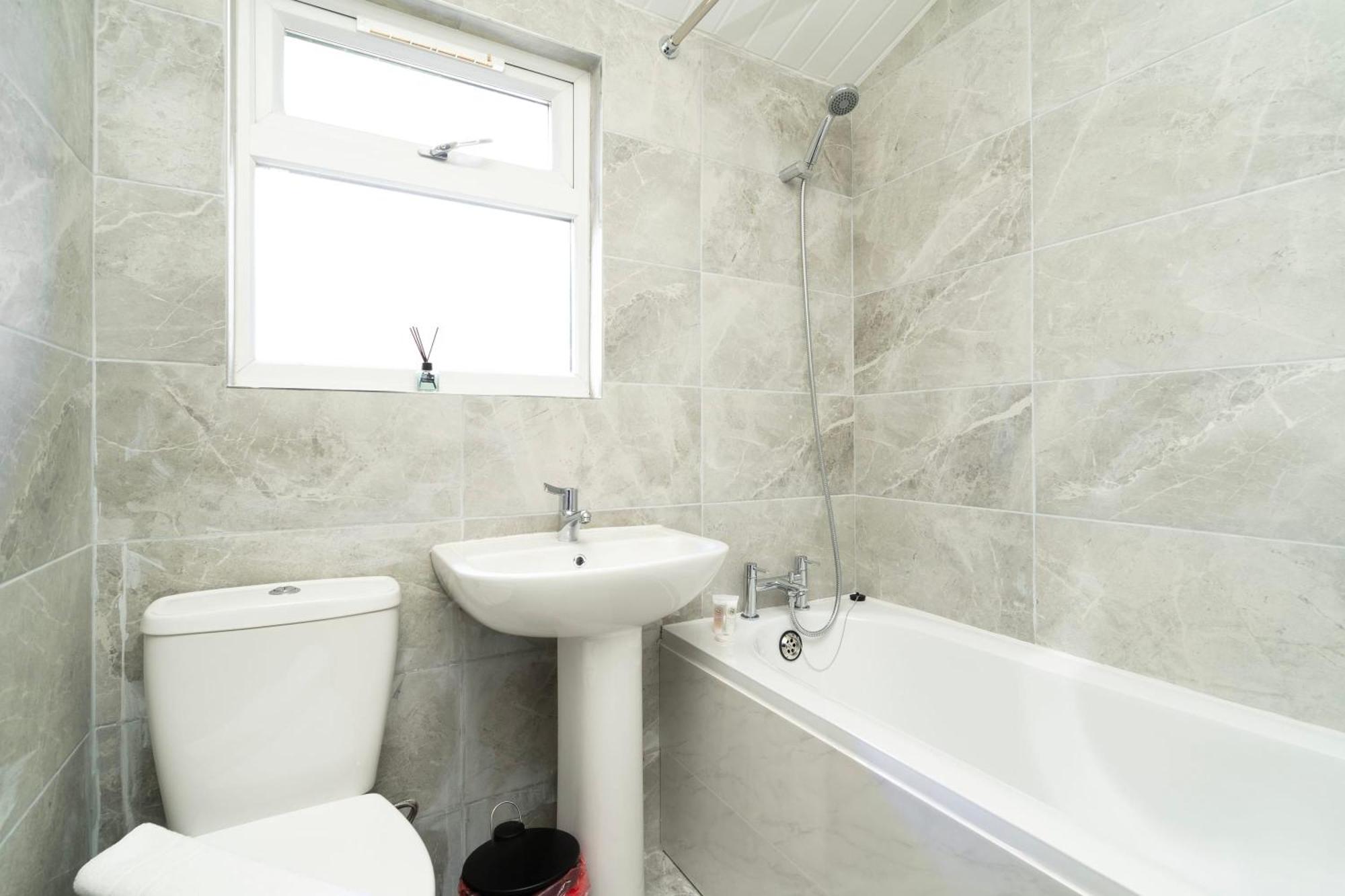 2 Bedroom Flat Near Tottenham Hotspur Stadium